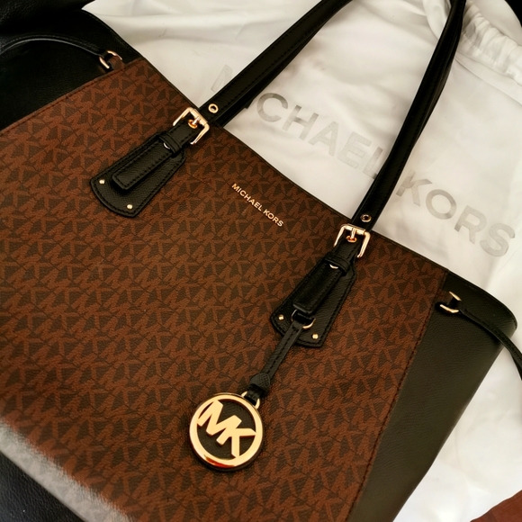 Michael Kors Purse - Picture 1 of 2